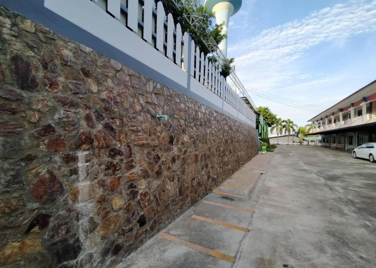 Jirapa Modern Resort Chonburi Extérieur photo